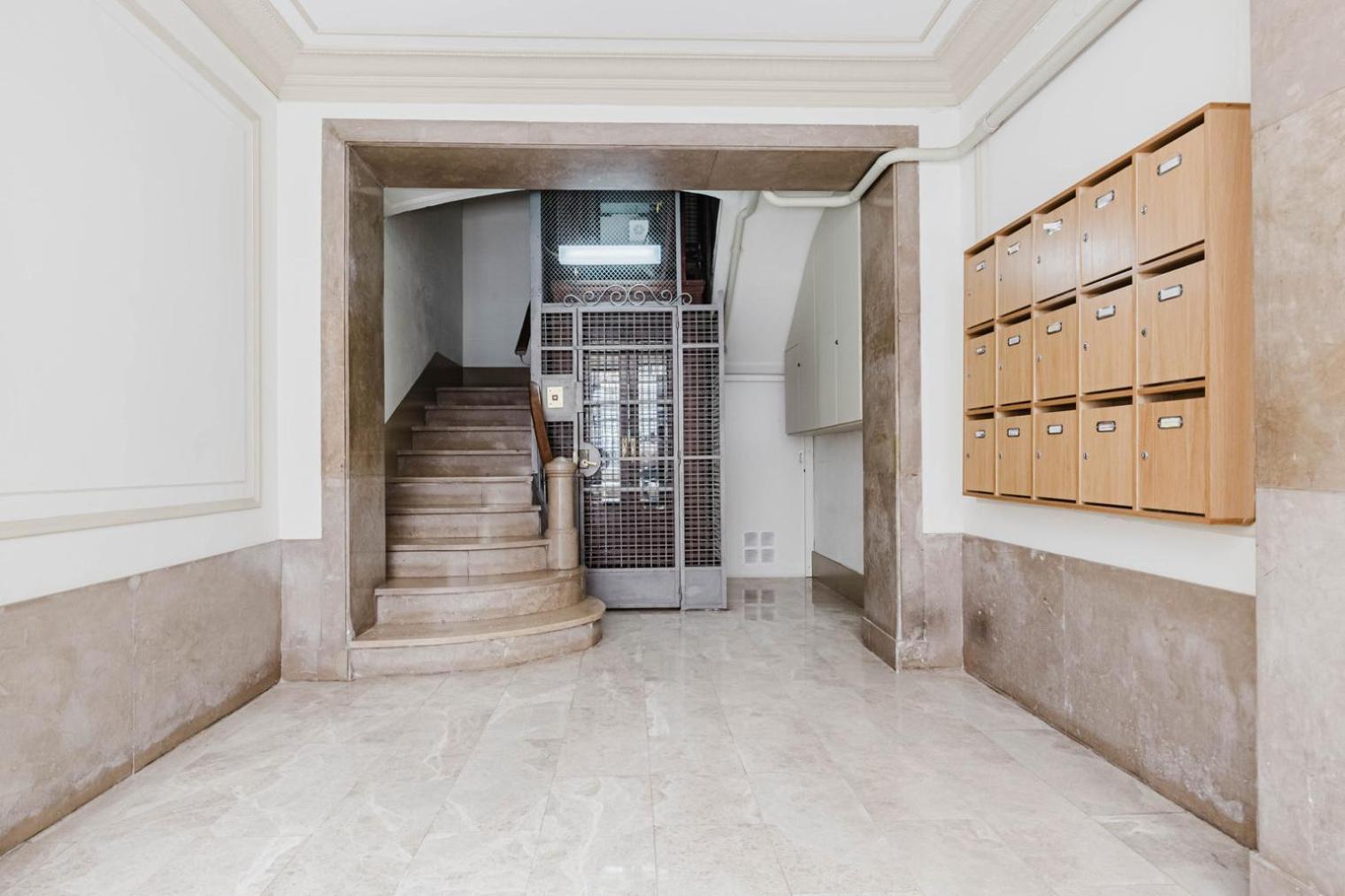 Blueground Galvany Furnished Penthouse Bcn-135 *